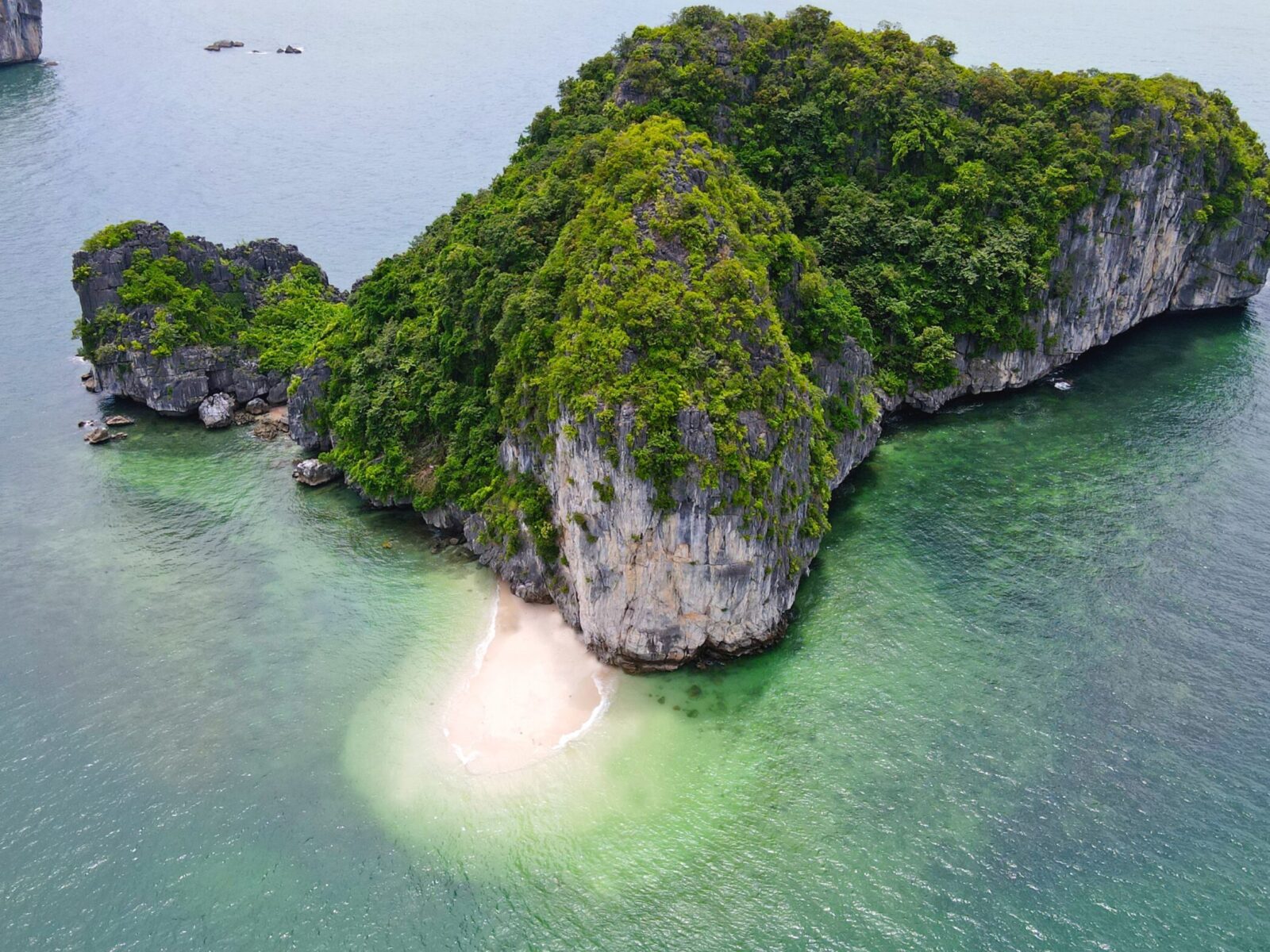 The,Best,Sandy,Beach,In,Lan,Ha,Bay,cat,Ba,Island