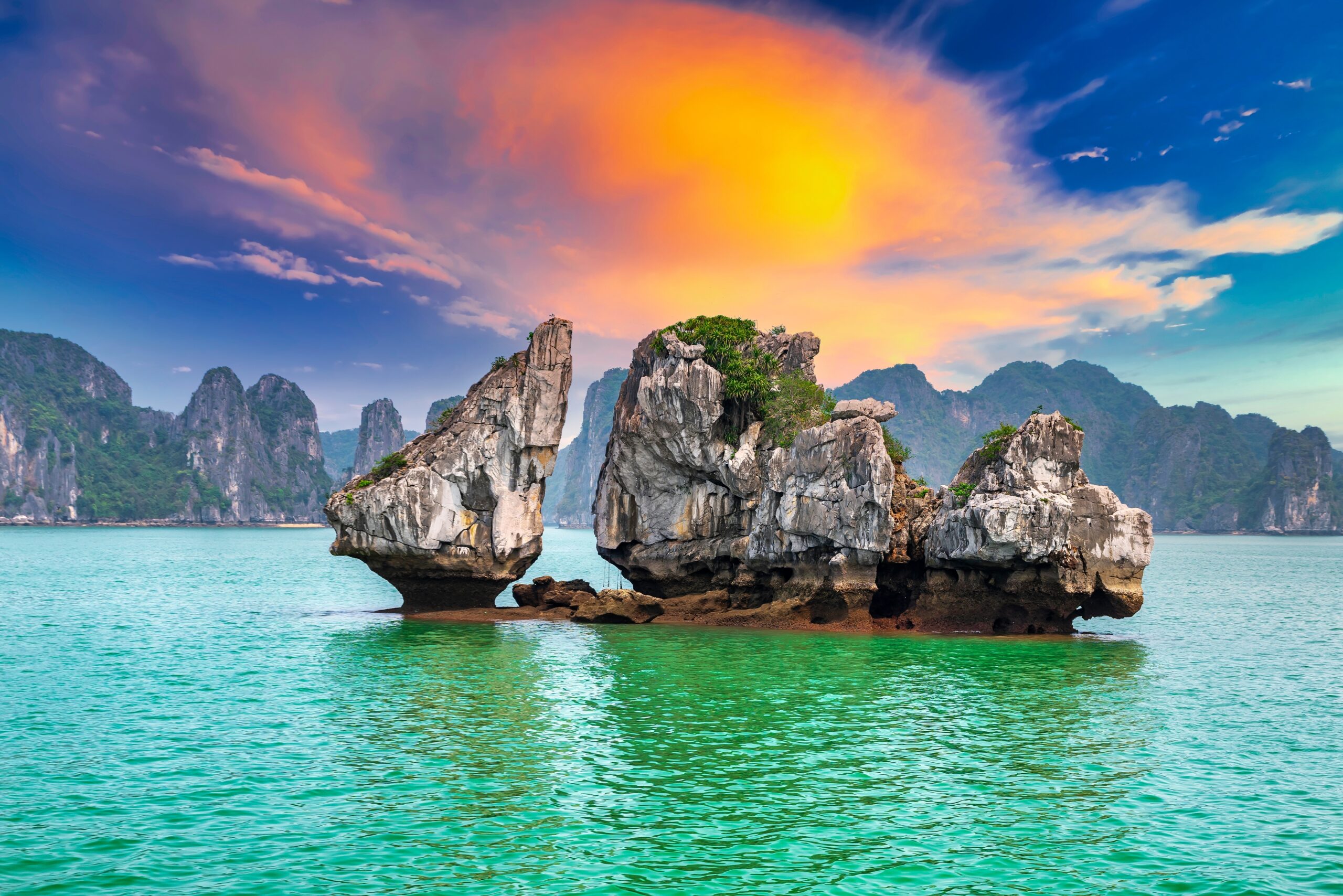 Dreamy,Sunset,Landscape,Halong,Bay,,Vietnam,View,From,Adove.,This