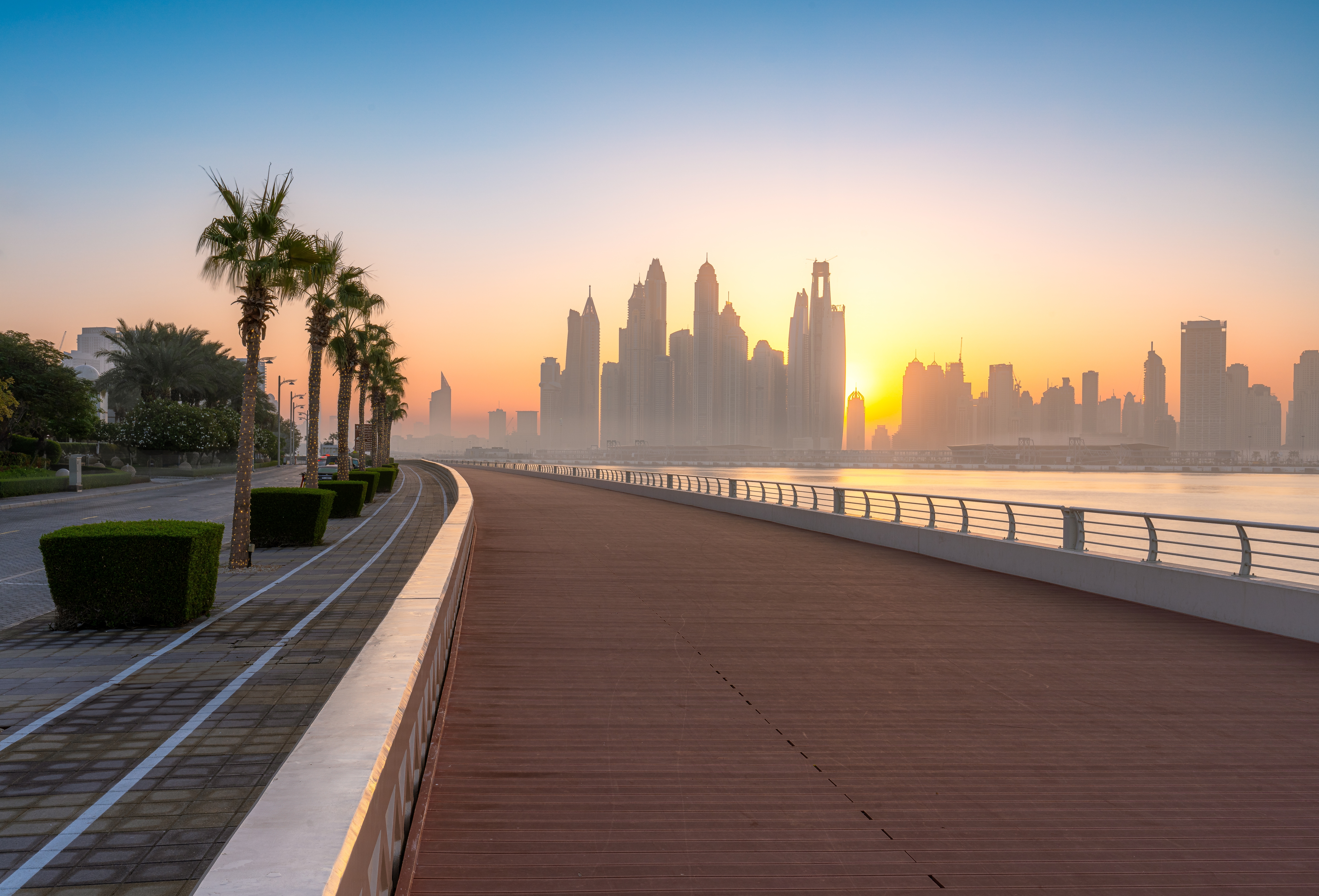 Boardwalk,In,The,Morning,Of,Dubai,Palm,At,Sunrise,,Uae