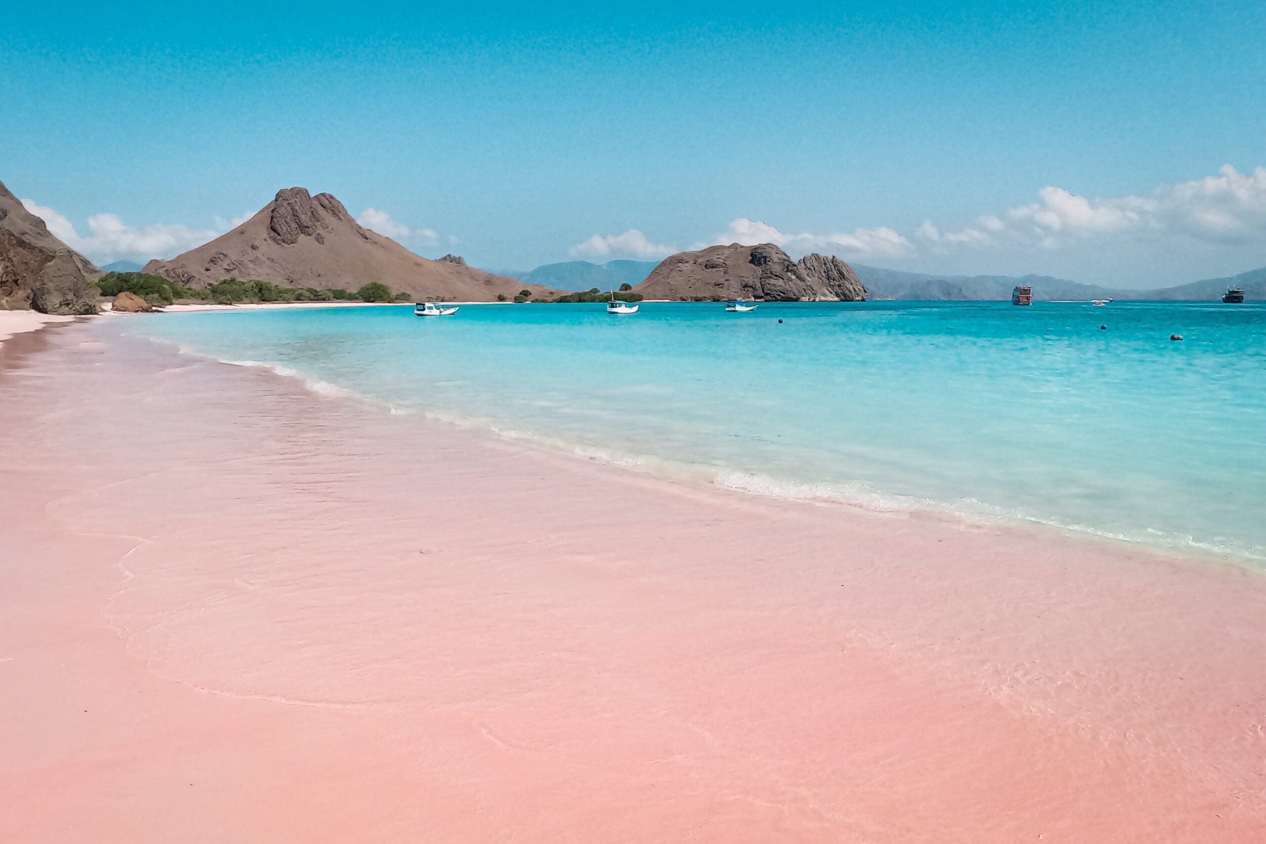 An,Exotic,Pink,Beach,(long,Beach),And,Blue,Clear,Water