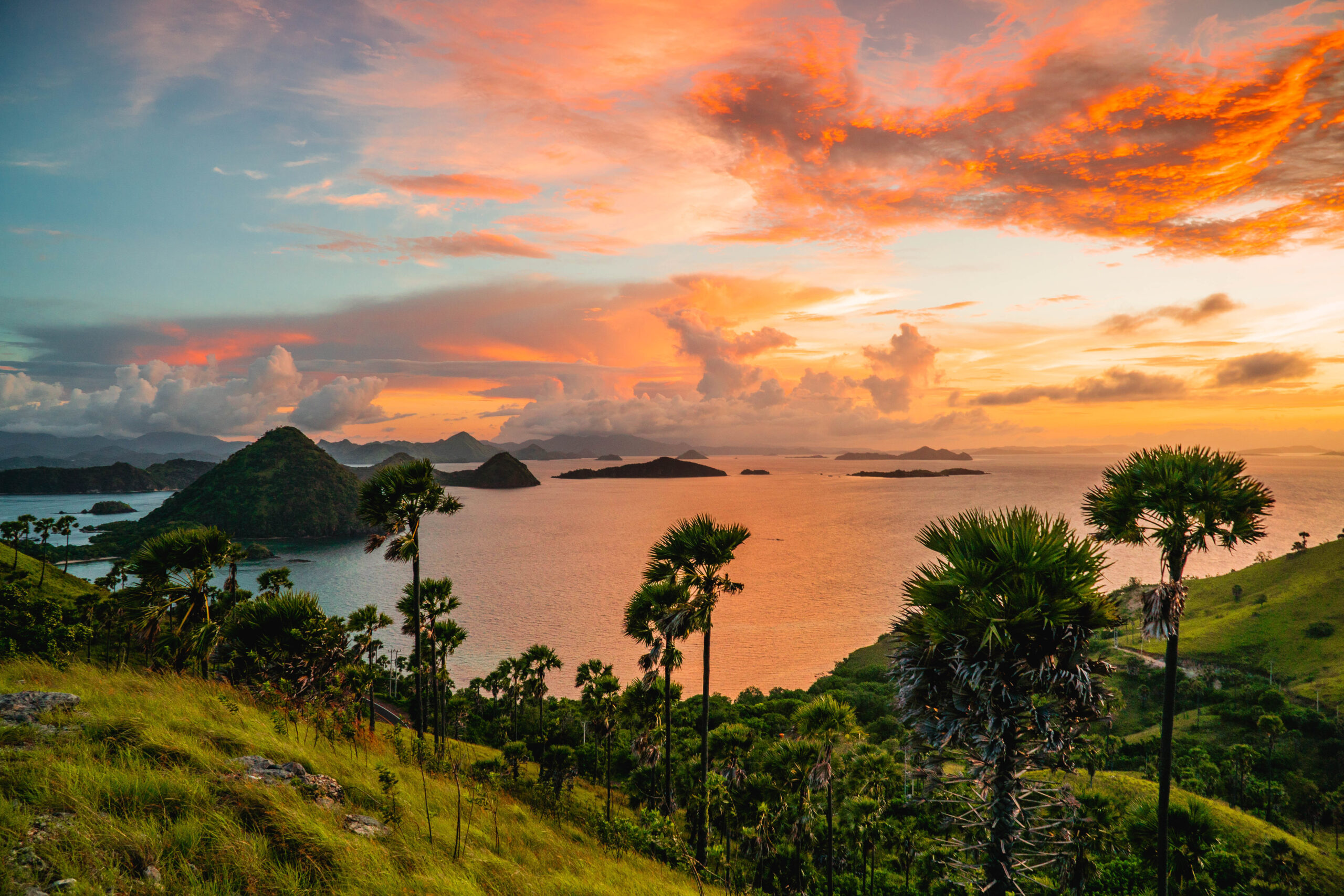 Beautiful,Sunset,From,Sylvia,Hill,On,Labuan,Bajo