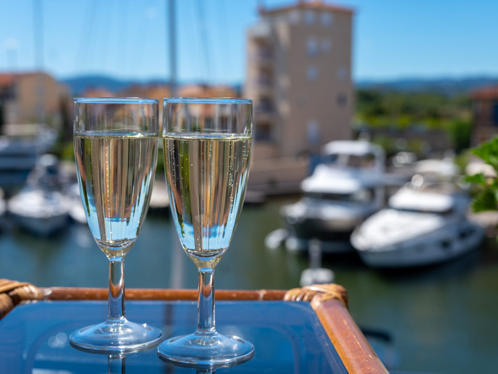 Summer,Party,With,Sparkling,Champagne,Wine,And,Sail,Boats,Haven