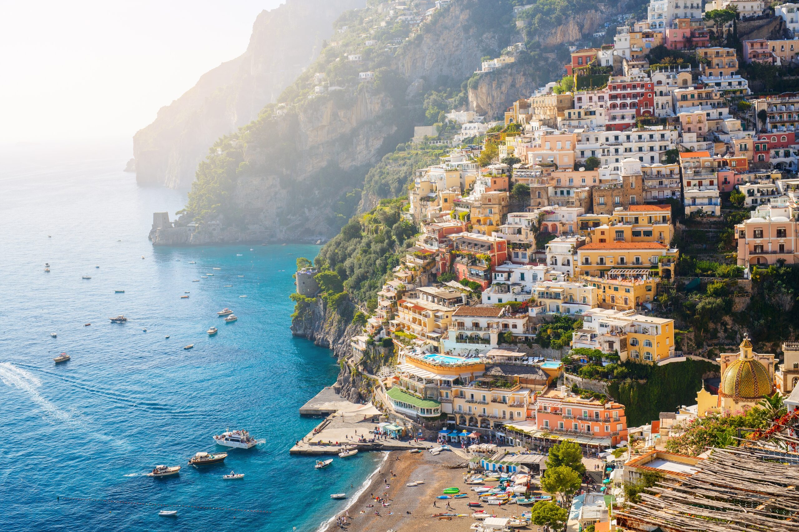 Stunning,View,Over,Positano,Town,And,Beach,In,Amalfi,Coast