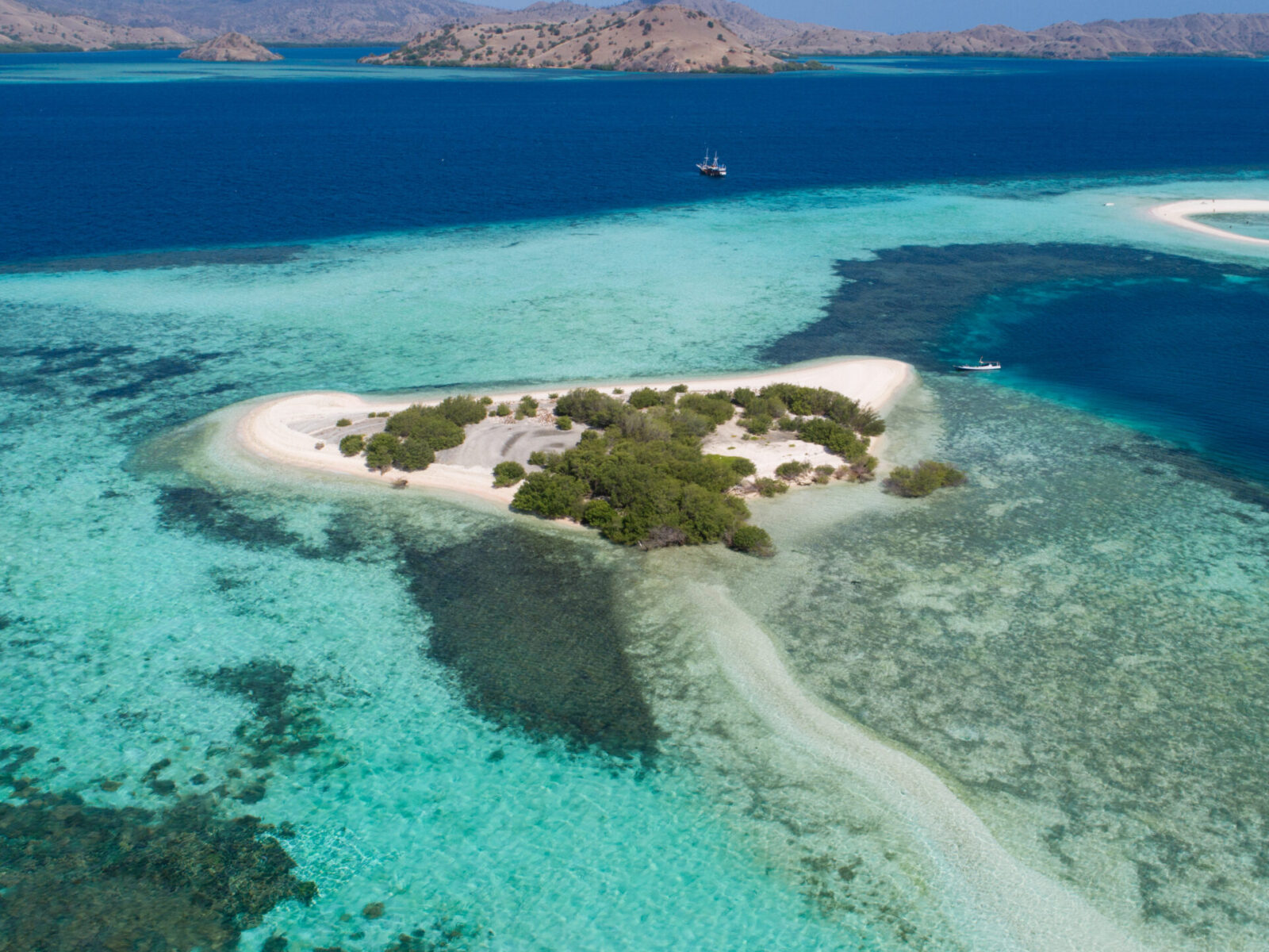Top,View,Of,Taka,Makassar,From,Komodo,Island,(komodo,National