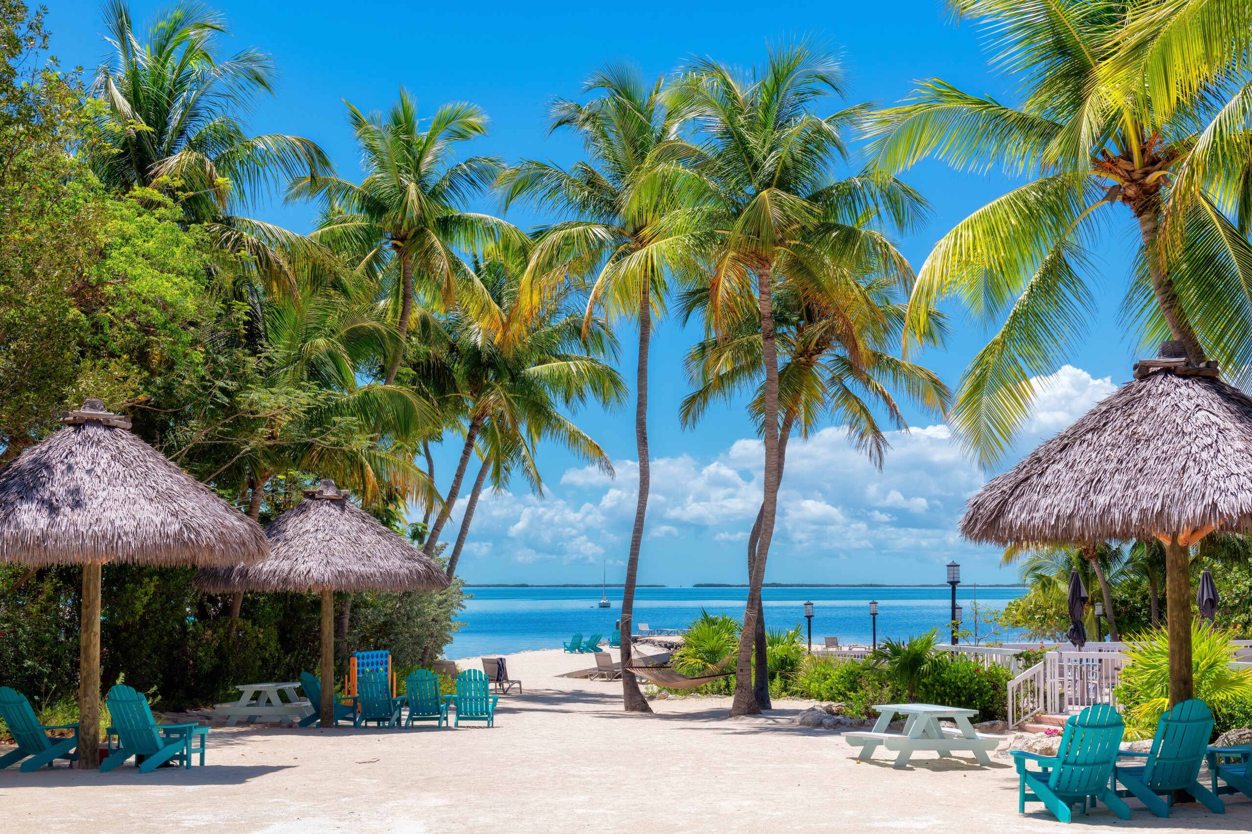 Palm,Trees,And,Umbrellas,In,Beautiful,Beach,In,Tropical,Island