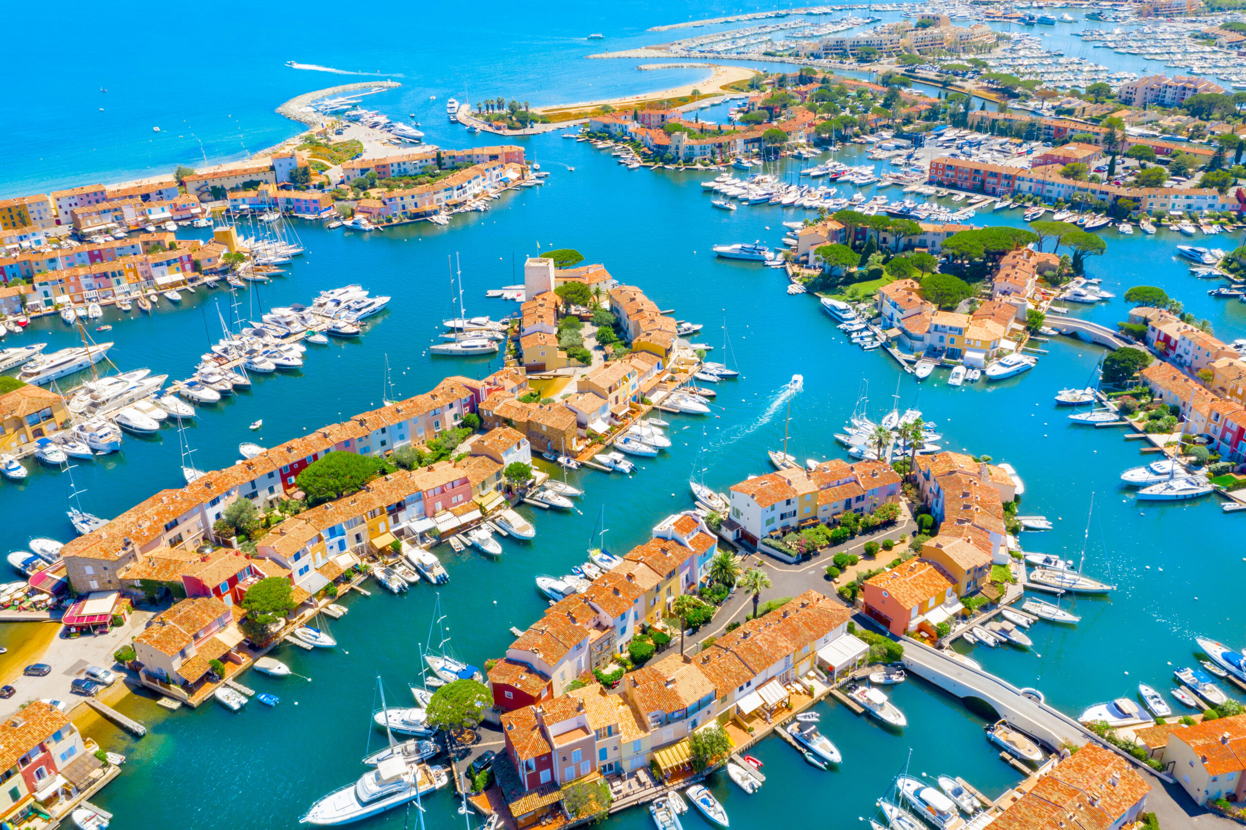 View,Of,Colorful,Houses,And,Boats,In,Port,Grimaud,During