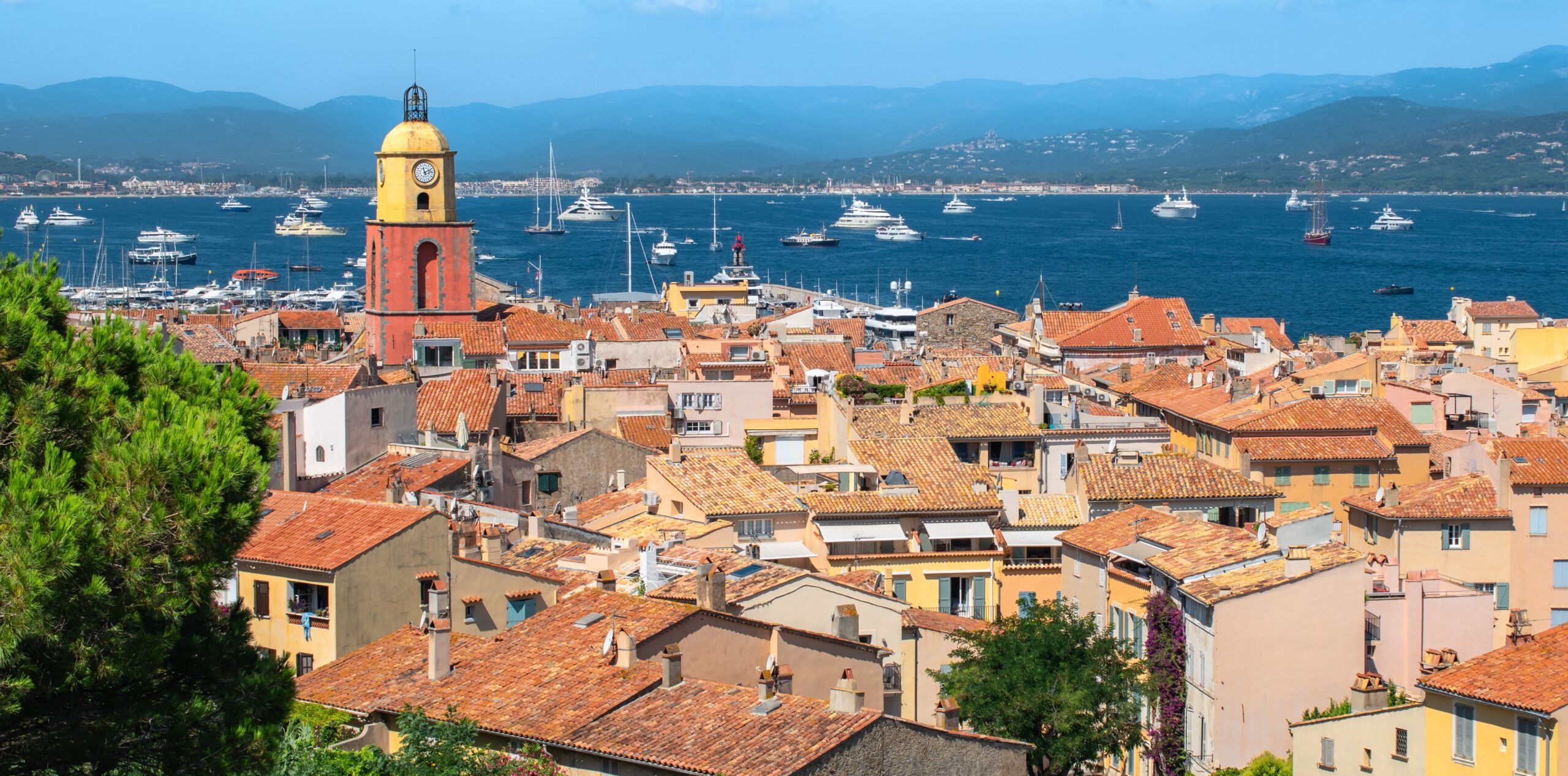 Panorama,Of,The,Old,Town,Of,Saint,Tropez