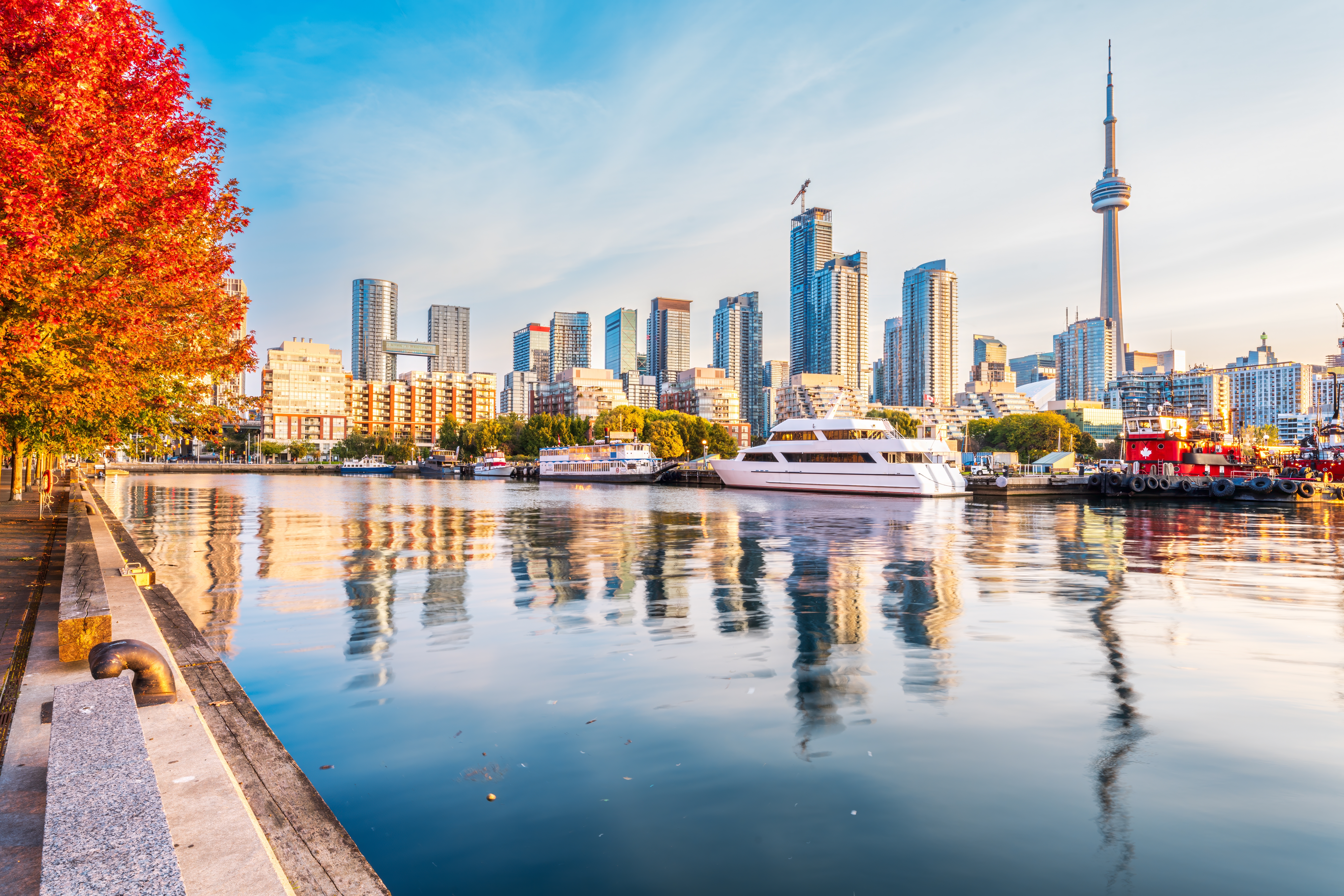 Toronto,,Ontario,,Canada,Cityscape,In,Autumn,At,Dawn.