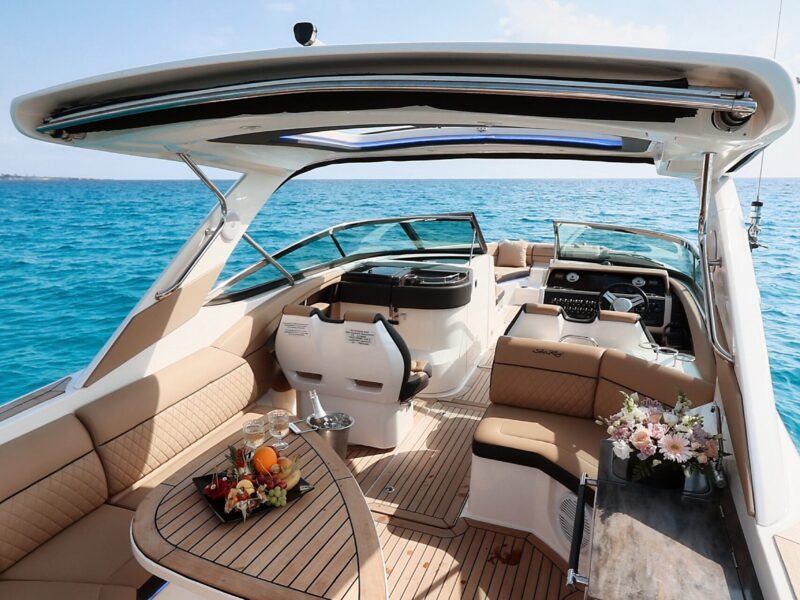 Beautiful,Boat,,Luxury,Yacht,In,The,Mediterranean,Sea,,Blue,Water,