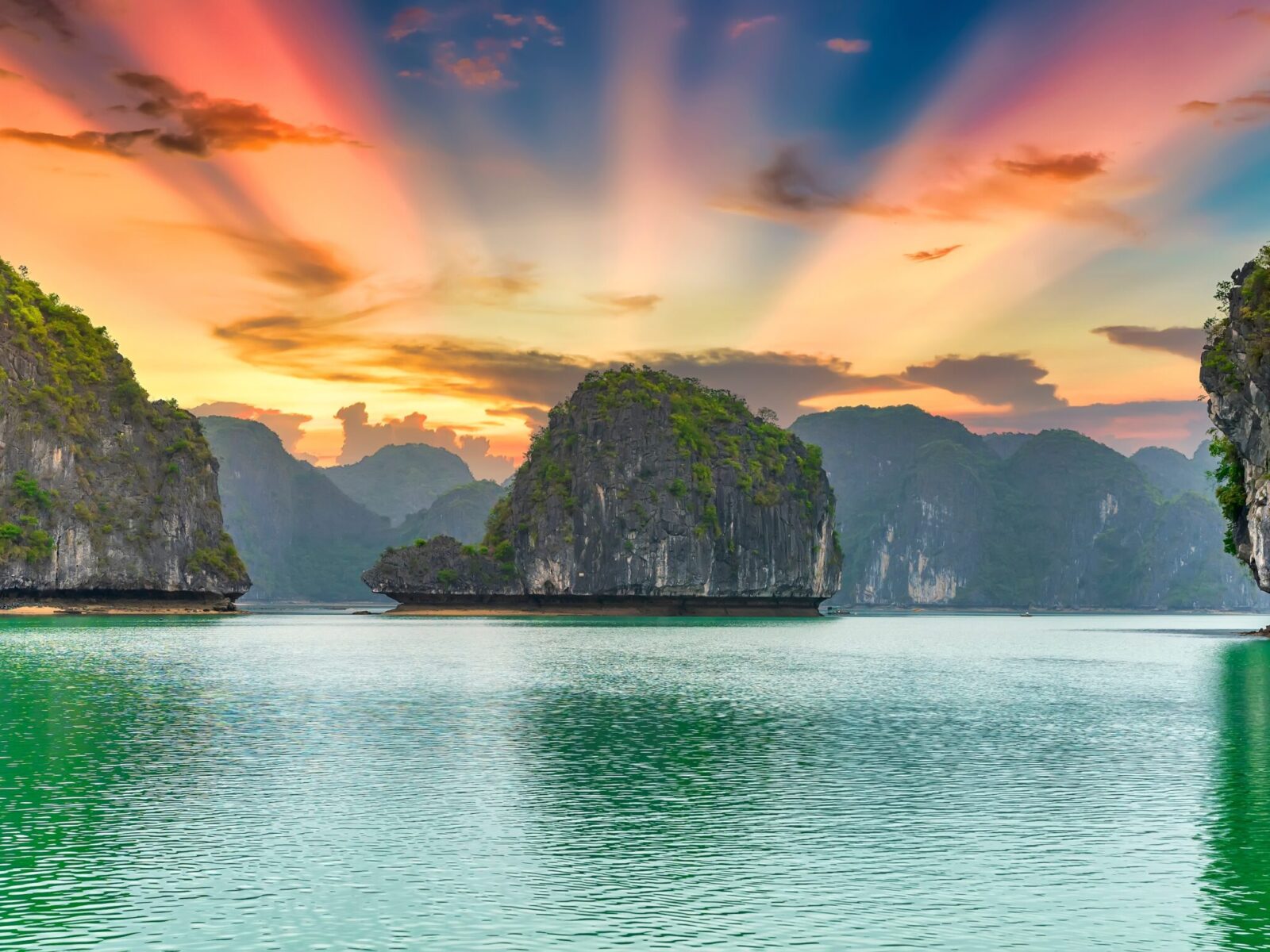 Beautiful,Landscape,Lan,Ha,Bay,View,From,The,Cat,Ba