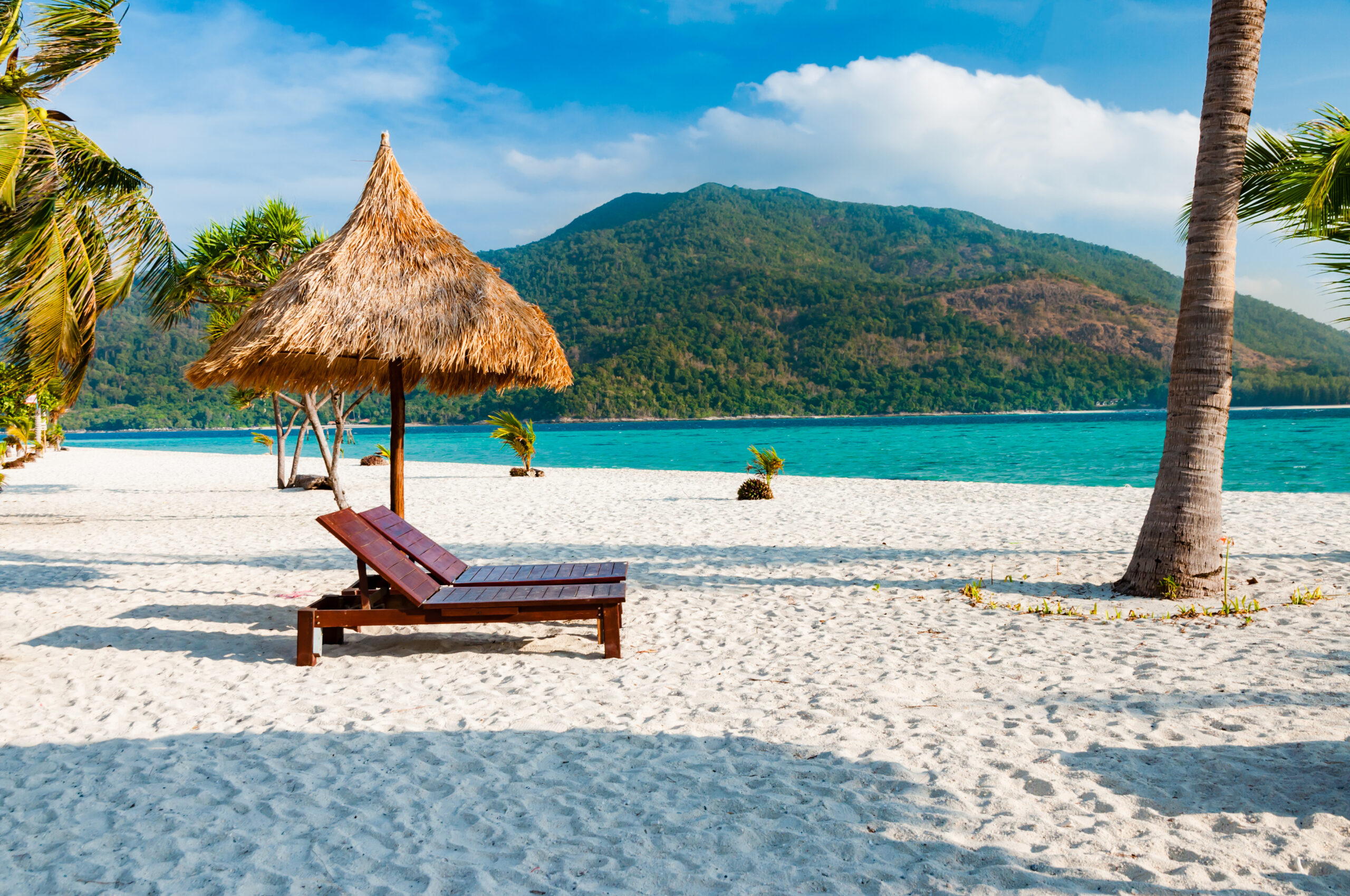 Empty,Wooden,Beach,Chairs,With,Parasol,On,The,Beach,With