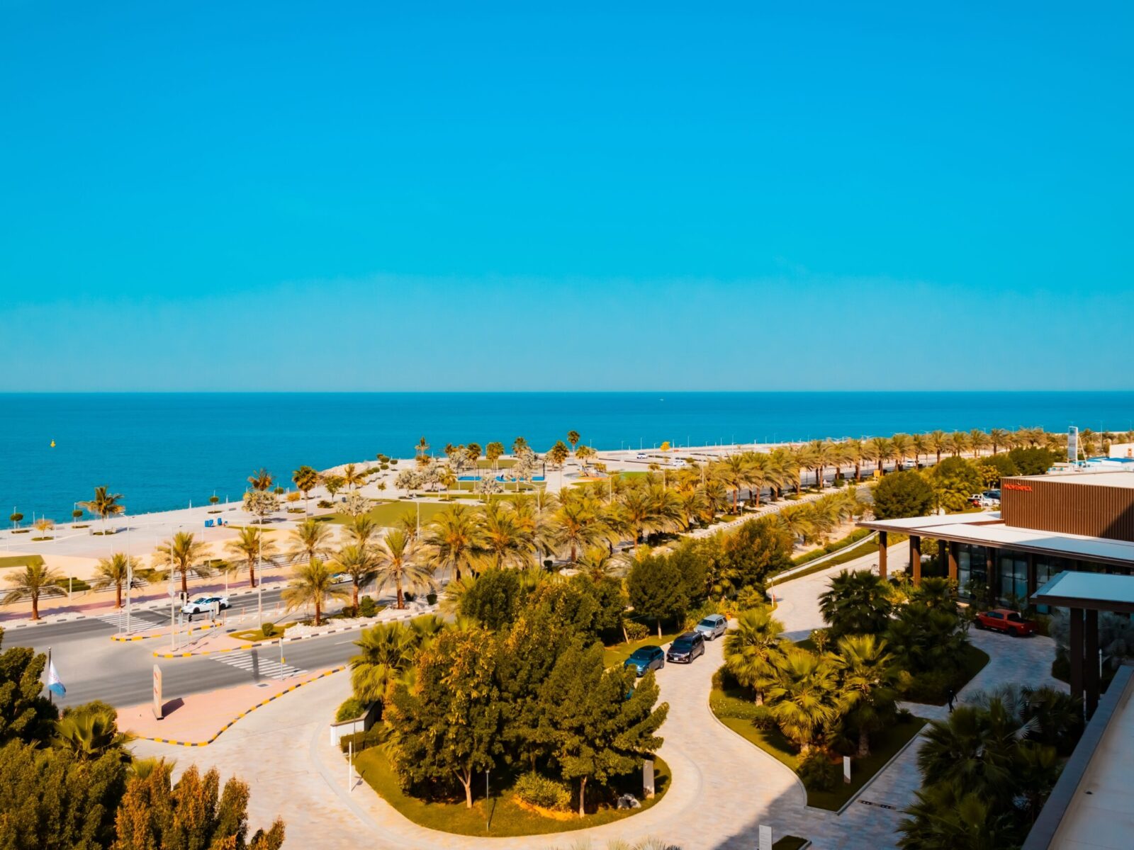 Ras,Al,Khaimah,,Beautiful,City,View,,Sea,With,Palm,Trees